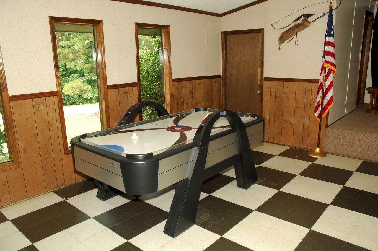 Carolina Landing Camping Resort Two-Bedroom Cabin 1 Fair Play Eksteriør billede